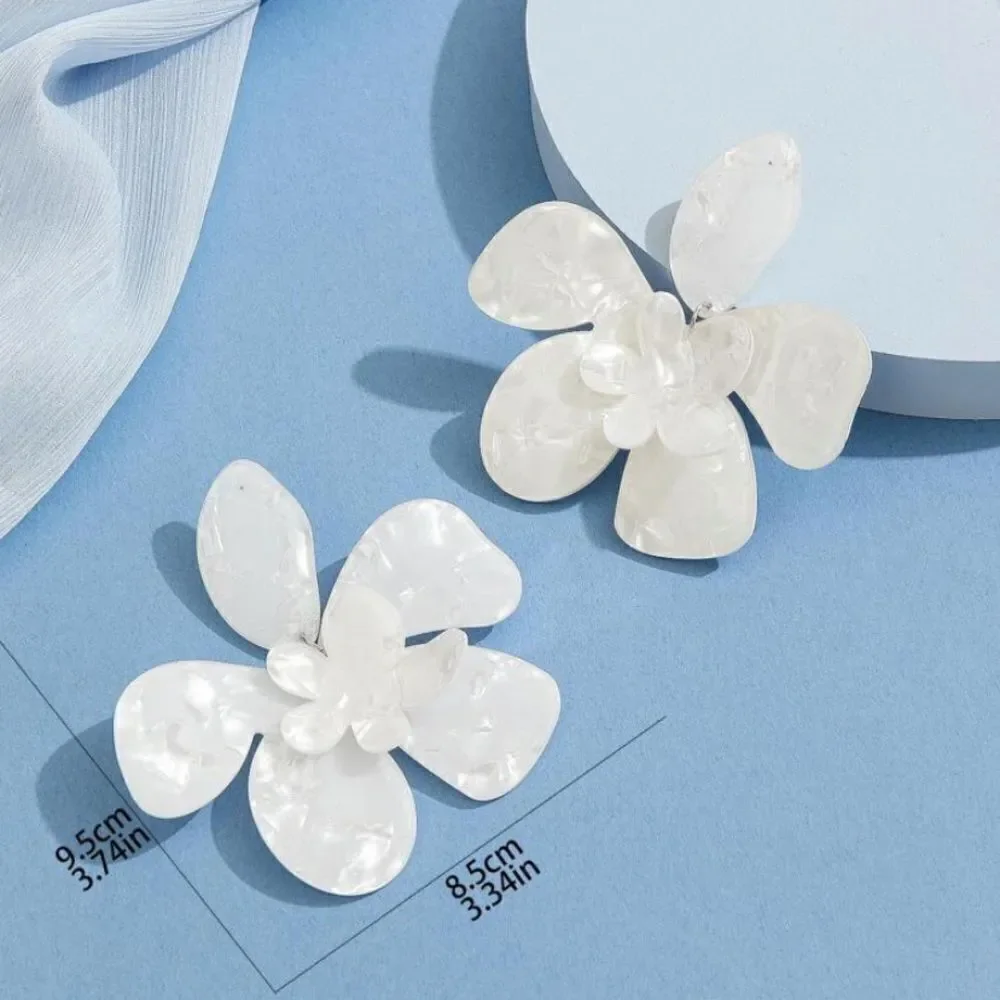 ✨🆕 🌸 BoHo Statement Flower Design Dangle Earrings 🌸✨avail in White & Pink 🌸✨